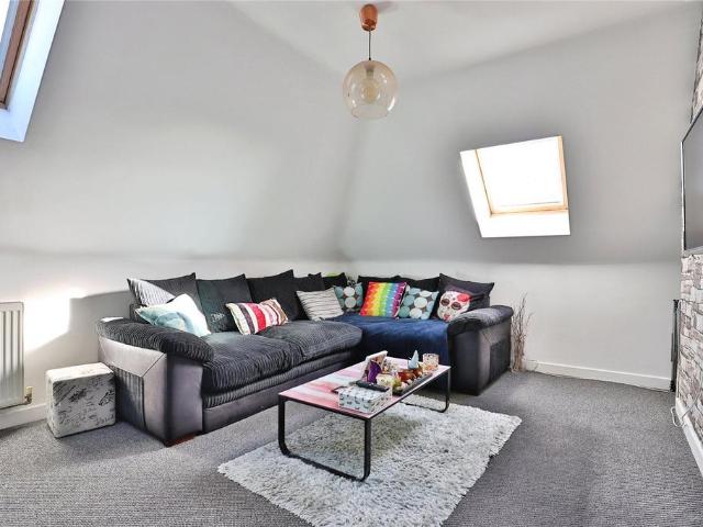 2 bedroom flat for sale