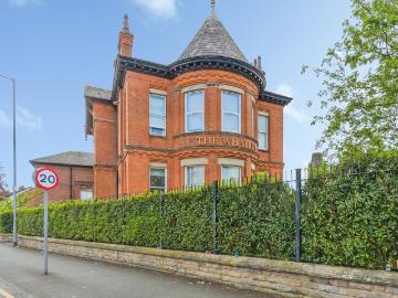 2 bedroom flat for sale