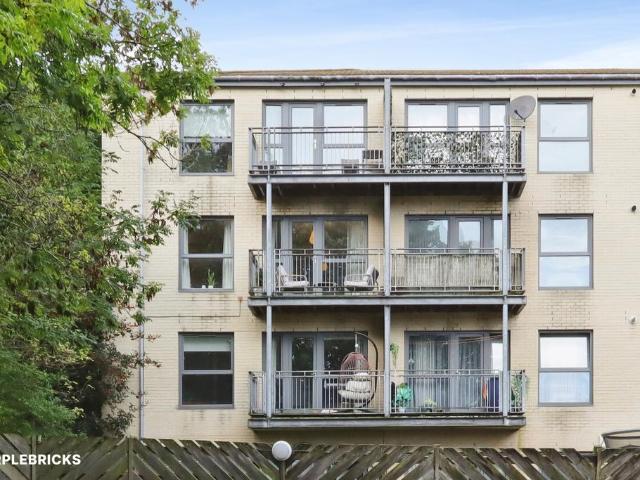 2 bedroom flat for sale