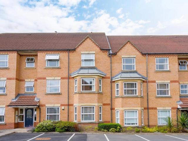 2 bedroom flat for sale