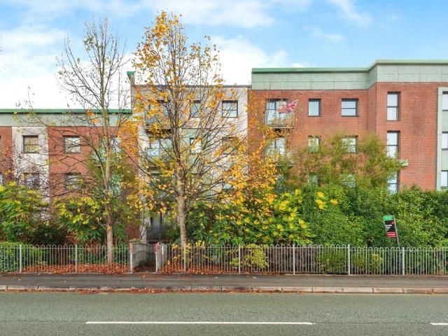 2 bedroom flat for sale