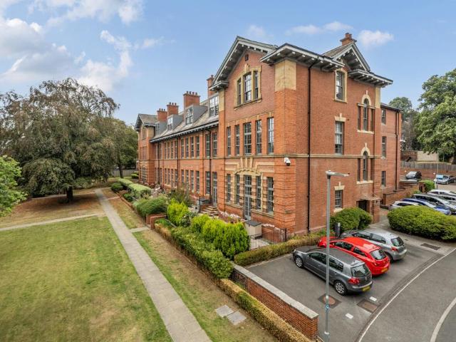 2 bedroom flat for sale
