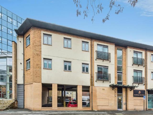 2 bedroom flat for sale