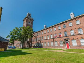 Flat for sale in Kirkby Liverpool - Equipped kitchen