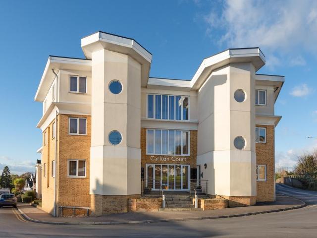 2 bedroom flat for sale