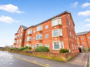 2 bedroom flat for sale