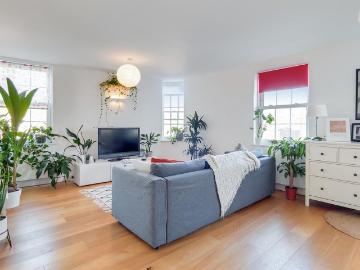 2 bedroom flat for sale