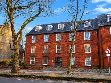 2 bedroom flat for sale