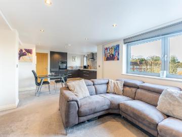 2 bedroom flat for sale