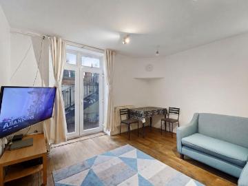 2 bedroom flat for sale