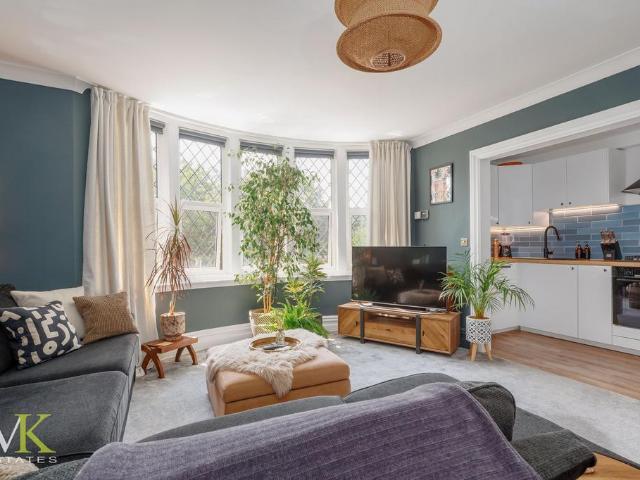 2 bedroom flat for sale