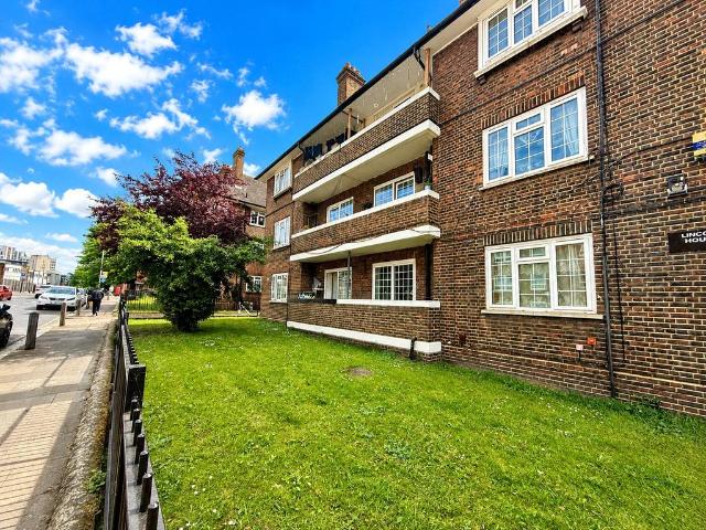 2 bedroom flat for sale