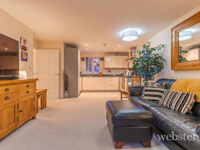 2 bedroom flat for sale