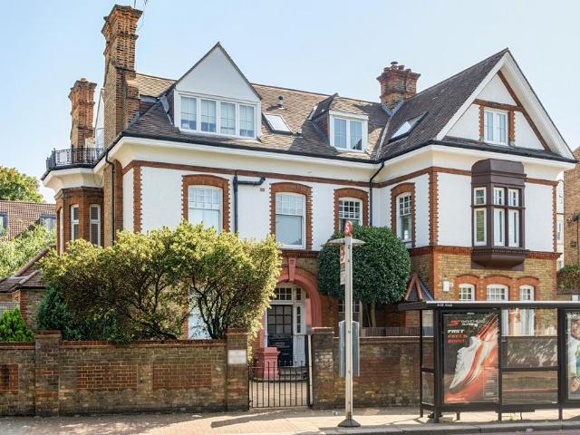 2 bedroom flat for sale