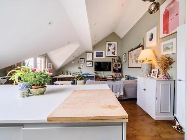 2 bedroom flat for sale