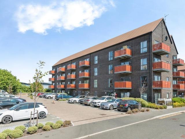 2 bedroom flat for sale