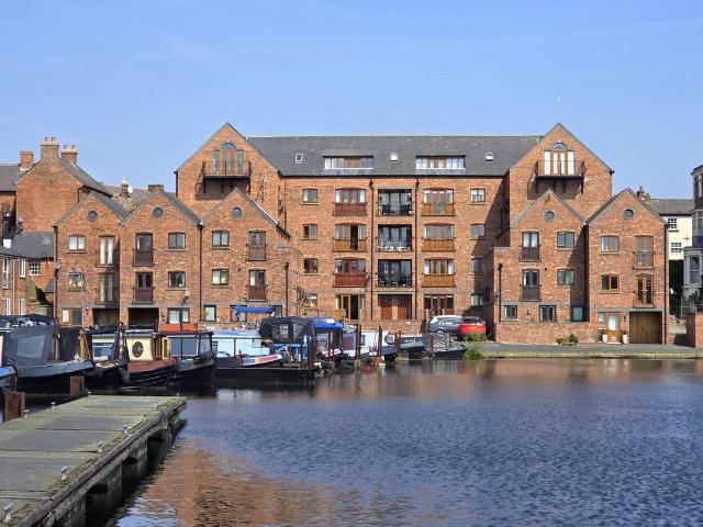 2 bedroom flat for sale