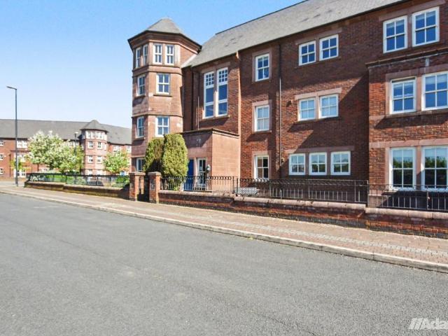 2 bedroom flat for sale