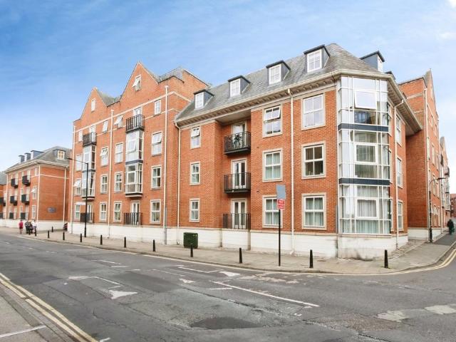 2 bedroom flat for sale