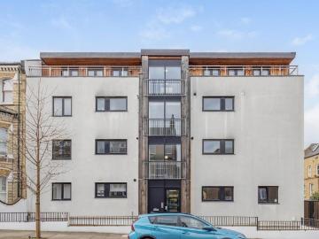 2 bedroom flat for sale