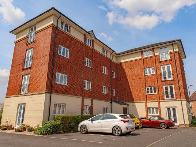 2 bedroom flat for sale