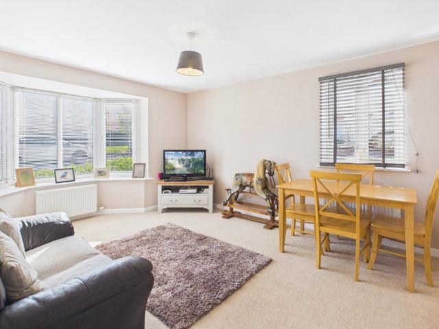 2 bedroom flat for sale