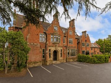 2 bedroom flat for sale