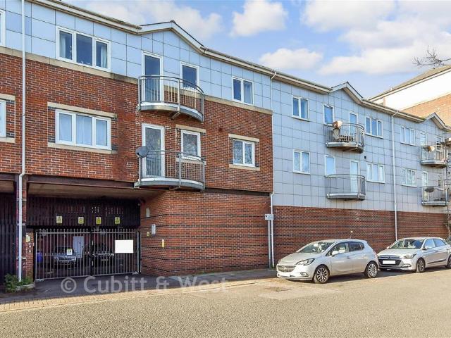 2 bedroom flat for sale
