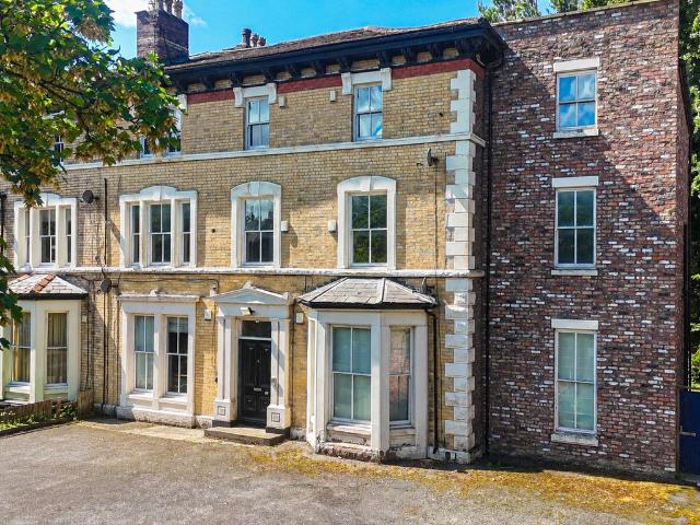 2 bedroom flat for sale