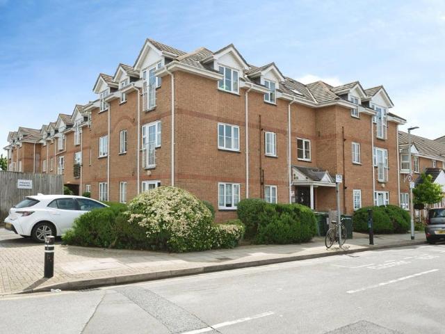2 bedroom flat for sale
