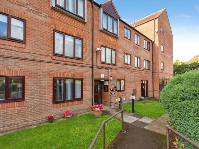2 bedroom flat for sale