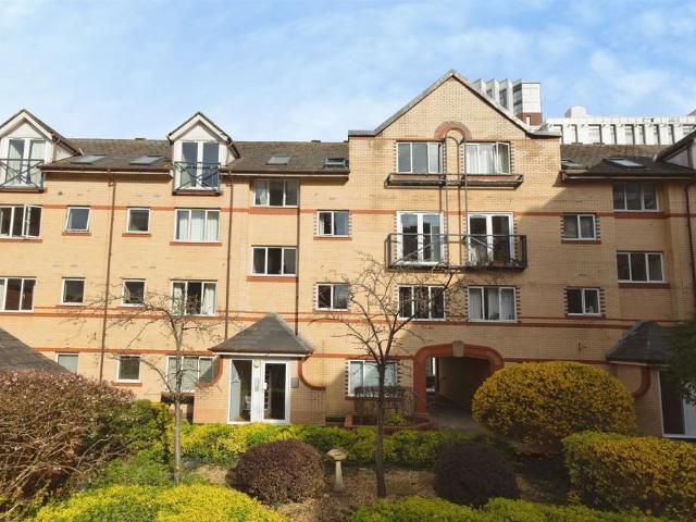 2 bedroom flat for sale