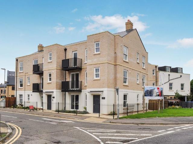 2 bedroom flat for sale