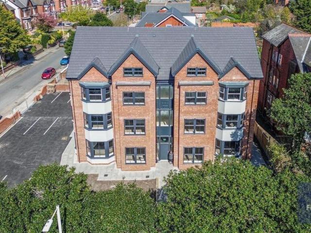 2 bedroom flat for sale