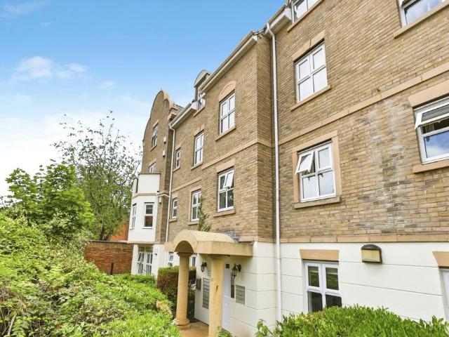 2 bedroom flat for sale