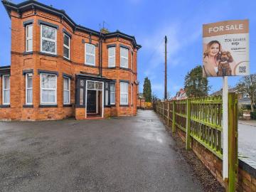 Flat for sale in Burhill