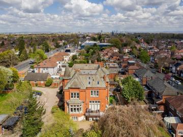 Ashton upon Mersey, M33 - Garden
