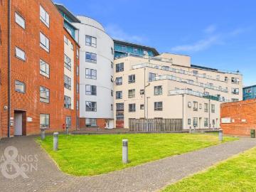 2 bedroom flat for sale