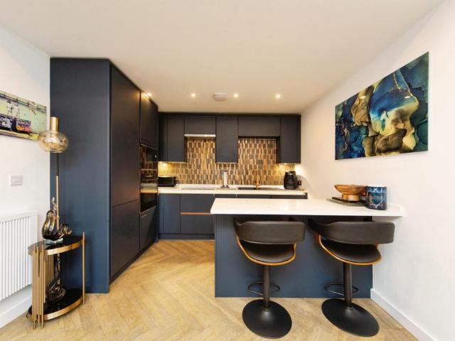 2 bedroom flat for sale