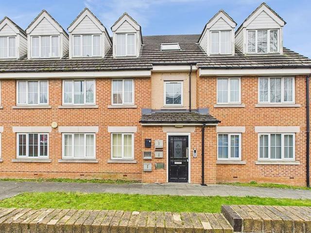 2 bedroom flat for sale