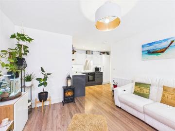 2 bedroom flat for sale