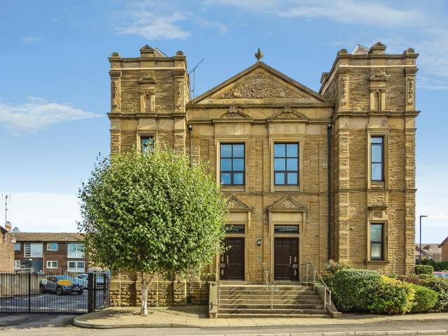 2 bedroom flat for sale
