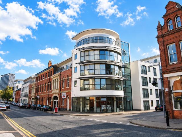 2 bedroom flat for sale