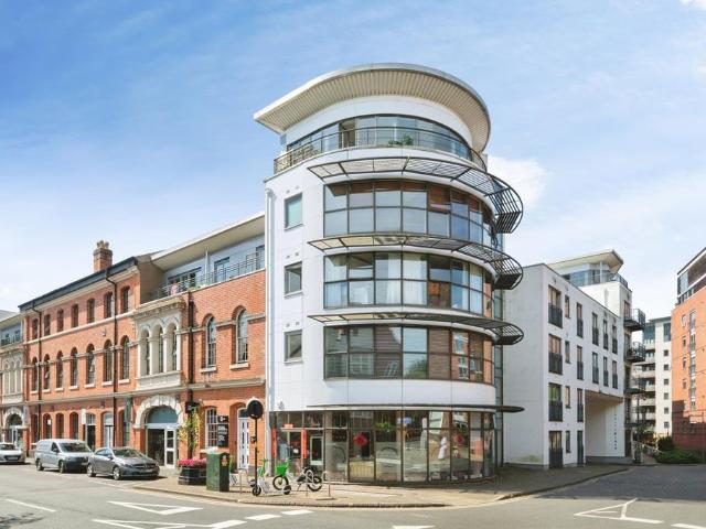 2 bedroom flat for sale
