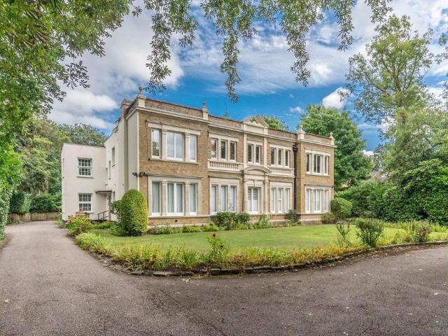 2 bedroom flat for sale