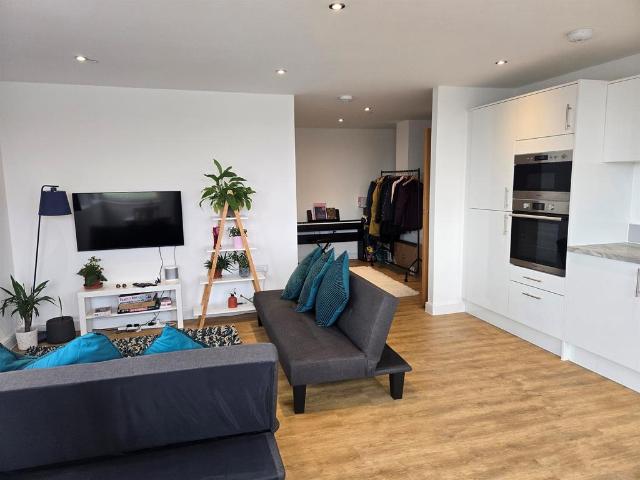 2 bedroom flat for sale