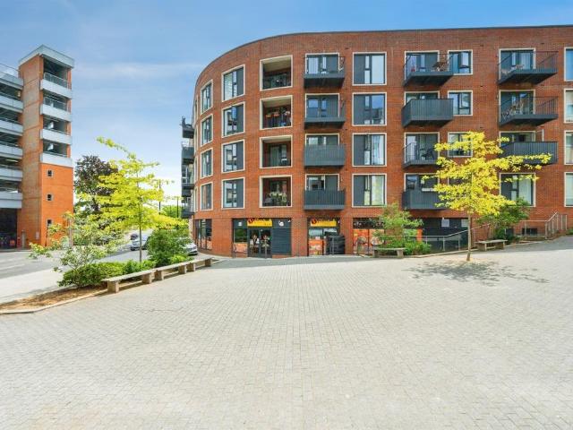 2 bedroom flat for sale