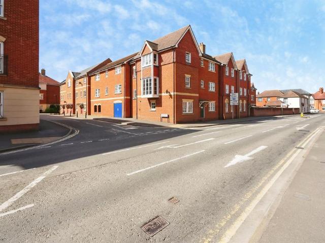 2 bedroom flat for sale