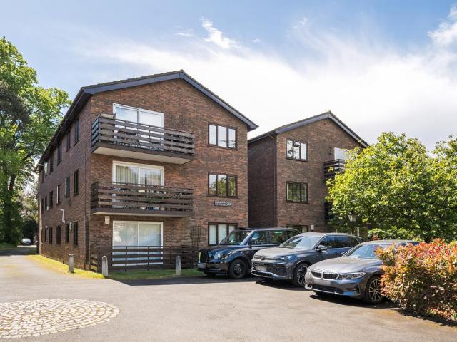 2 bedroom flat for sale