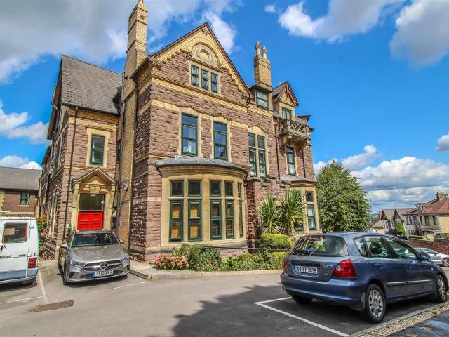 2 bedroom flat for sale